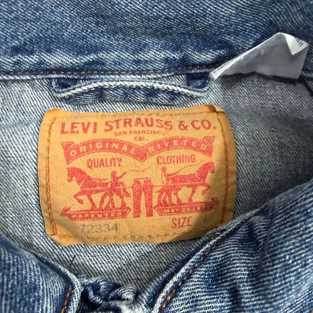 Levi's Denim Jacket Large Blue Trucker Jean Jacket 72334 Classic Casual Cotton